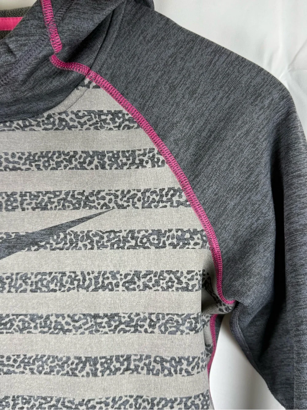 Nike Therma-FIT Gray Pink Pullover Hoodie XS Striped Swoosh Fleece